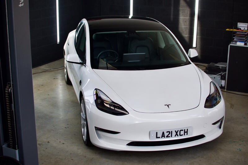 TESLA MODEL 3